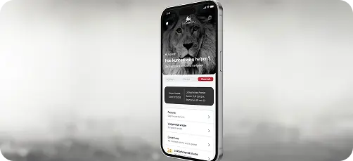 Smartphone met The Law Firm-app die cliëntdashboard toont met juridische status, contactopties en facturen.